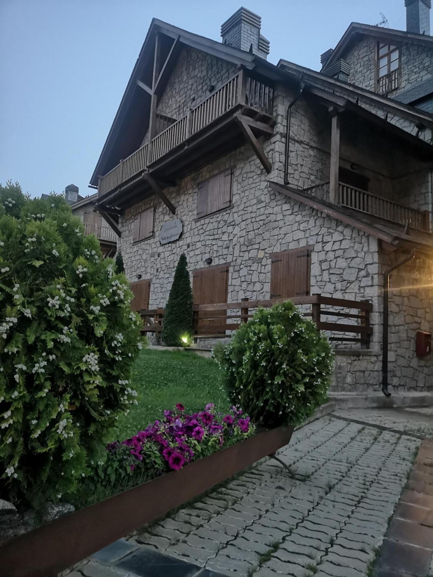 Residencial Valle De Benasque Buitenkant foto