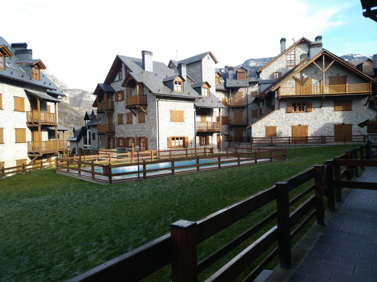 Residencial Valle De Benasque Buitenkant foto